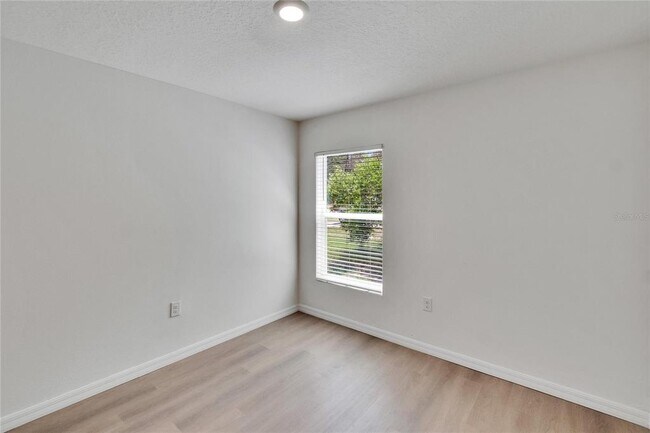 Building Photo - 10392 Sheffield Rd