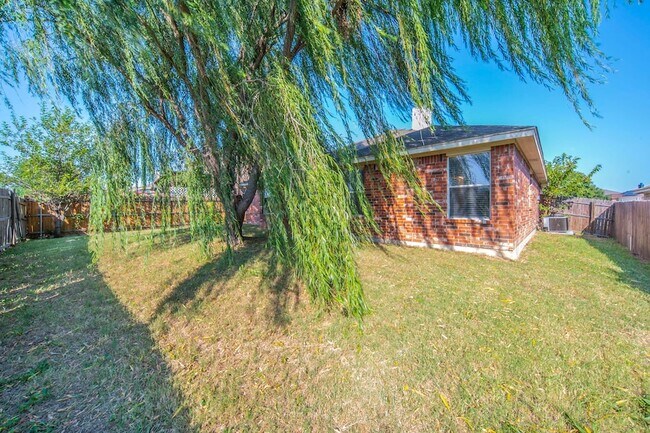 Building Photo - 1205 N Rhea Dr