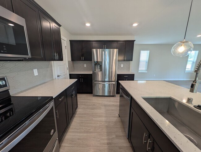 Building Photo - LIKE-NEW 4 bedroom home in Lacey!