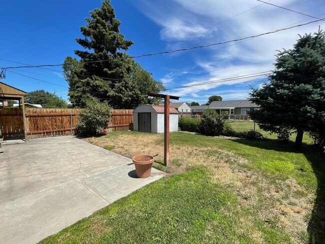 Building Photo - Completely Remodeled Three Bedroom One Bat...