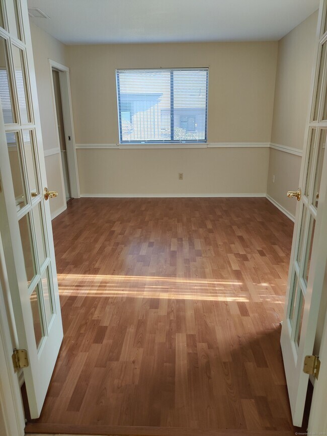 Building Photo - 540 Heritage Vlg