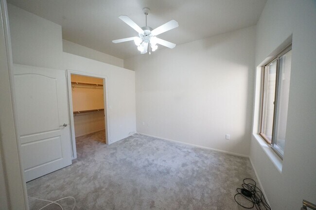 Building Photo - SHOWINGS AVAILABLE NOW