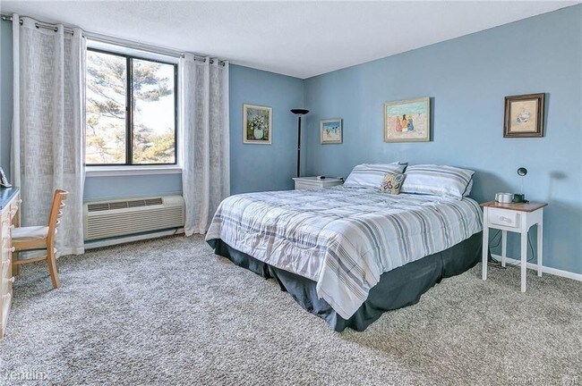 Building Photo - 1 br, 1 bath - 1460 Elm St