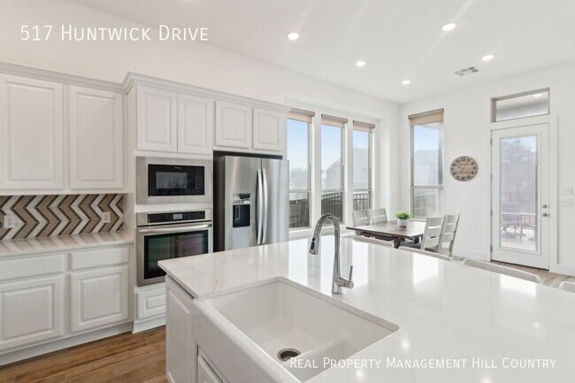 Building Photo - 517 Huntwick Dr