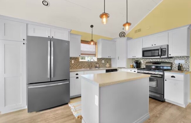 Building Photo - 8043 S Portage Rd