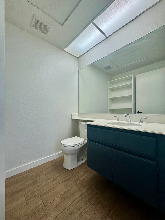 Building Photo - Beautiful 3 Bedroom Townhome near Mission ...