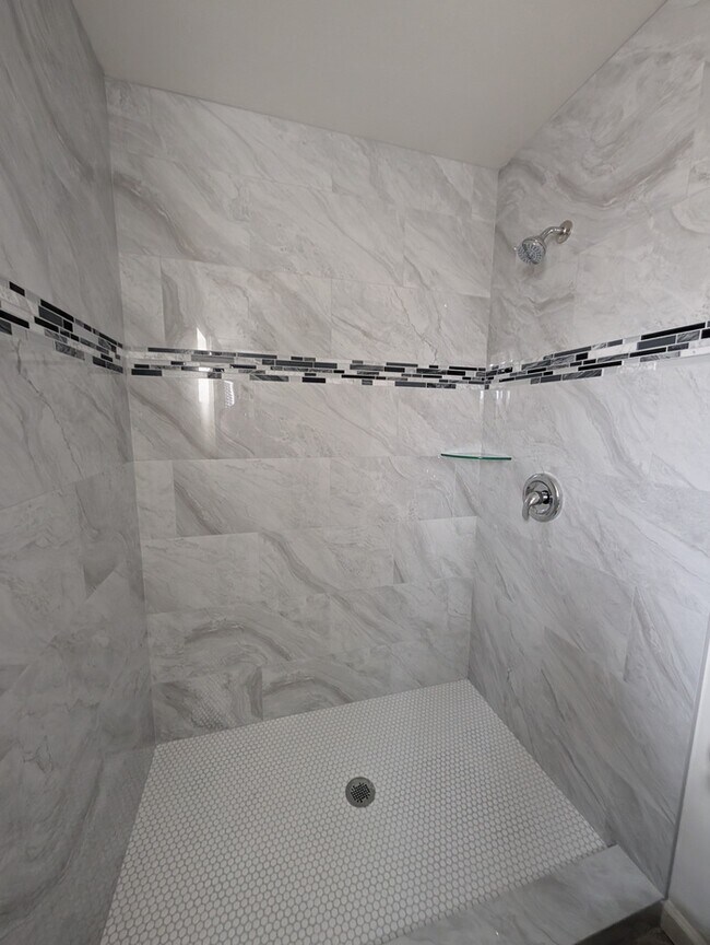 Building Photo - West Phoenix Fully Remodeled 3br
