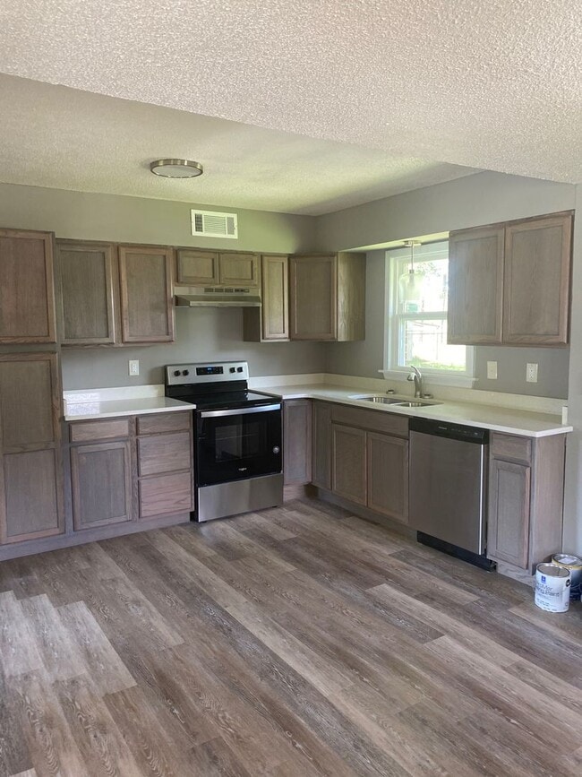 Primary Photo - 4 Bedroom 1.5 Bath