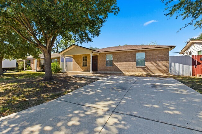 Primary Photo - 3007 Spice Meadow