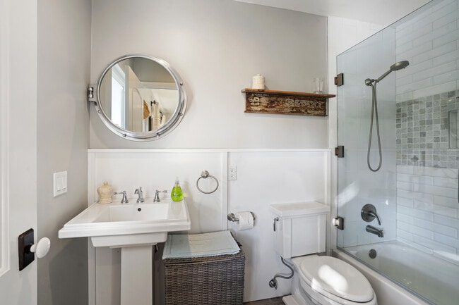 Building Photo - 6363 ZUMIREZ Dr