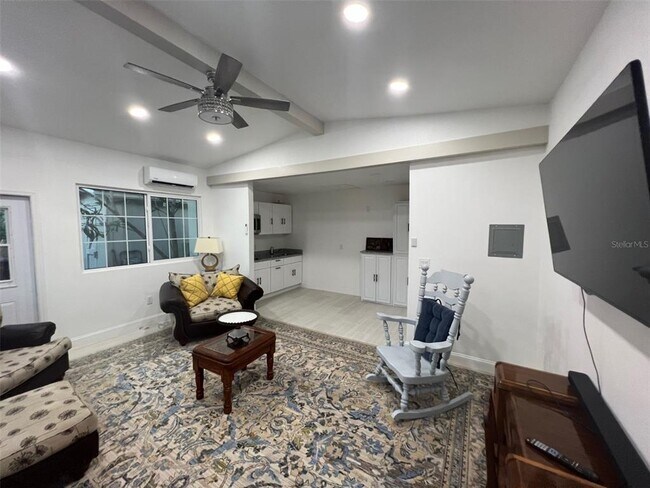 Building Photo - 6441 Willow Wood Ln