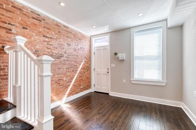 Building Photo - 734 S Robinson St