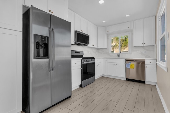 Building Photo - 16865 Bayview Dr