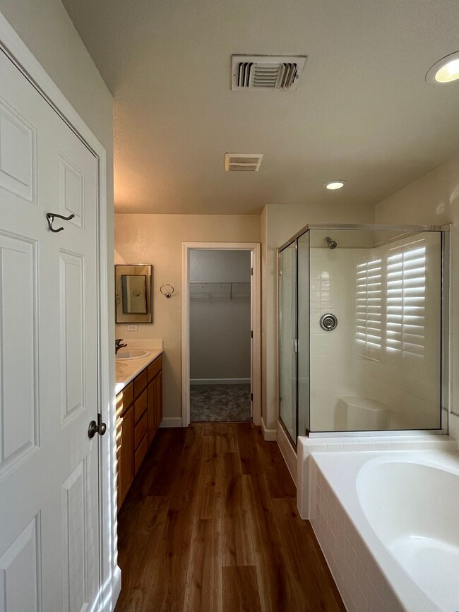 Building Photo - Hard to find Dixon single story home!