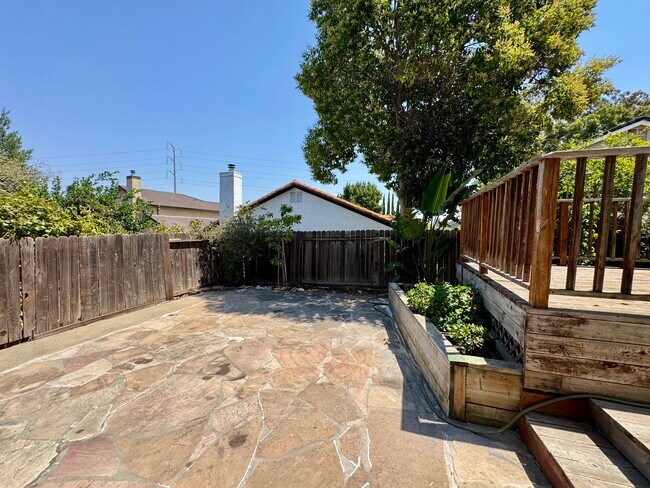 Building Photo - 5017 Toyon Way