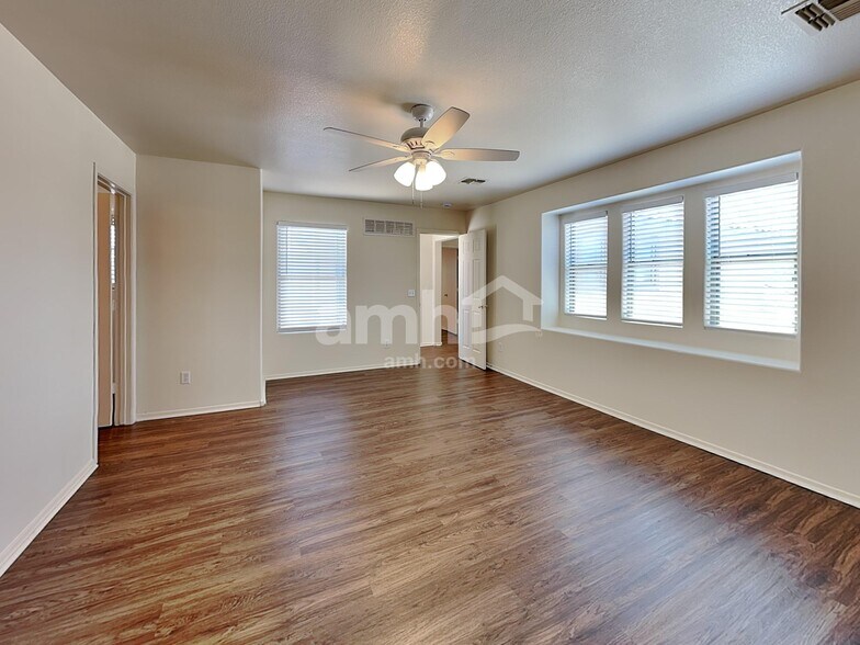 Building Photo - 18554 W Mariposa Dr
