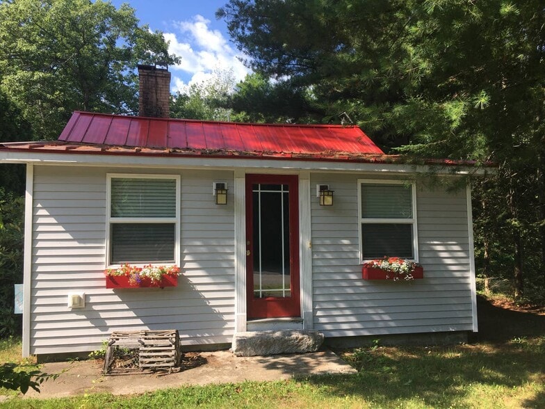 Front of Cottage - 403 Ferry Road