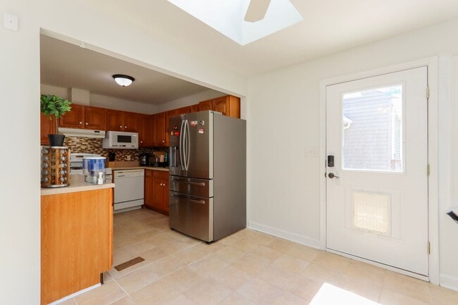 Building Photo - 614 Sedgefield Dr