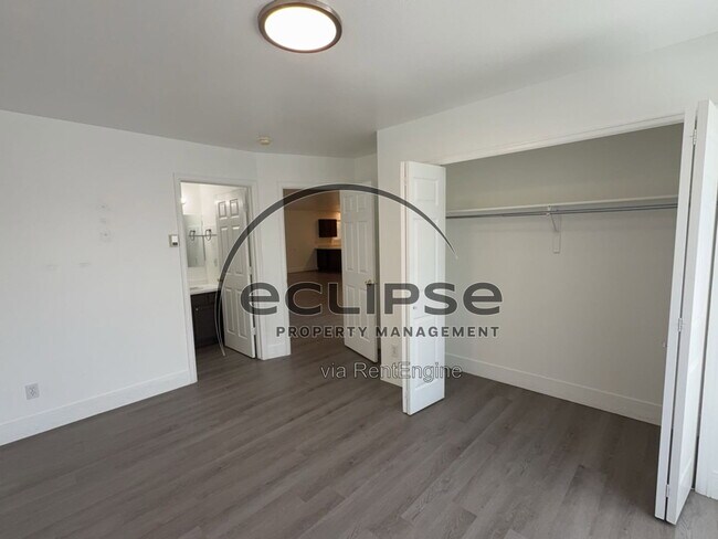 Building Photo - 560 Huntington Point Ln
