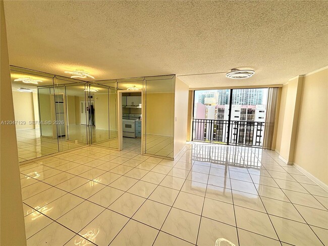 Building Photo - 17011 N Bay Rd