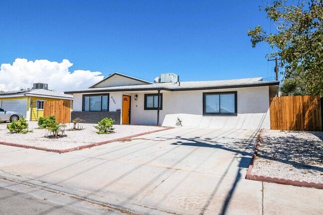 Building Photo - AMERICANA Property Mgmt - Fully furnished ...