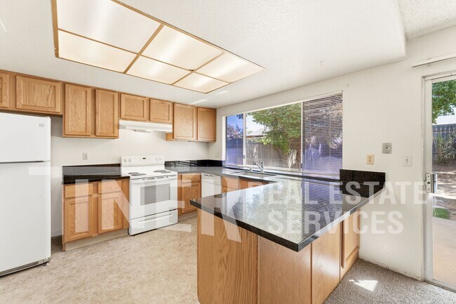 Building Photo - 10237 Country Way
