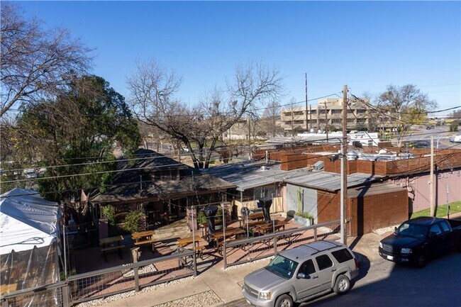 Building Photo - 2213 Poquito St