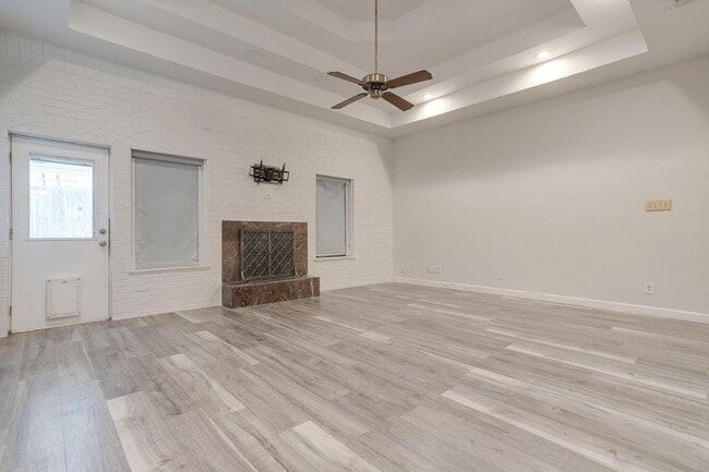 Building Photo - Beautiful 3 Bed, 2 Bath Home in Well Established Holiday West Neighborhood W /Pool and Pool Servi...