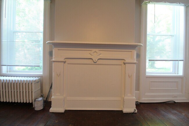 Building Photo - 1 bed, 1 bath apartment for rent in Downtown Harrisonburg!
