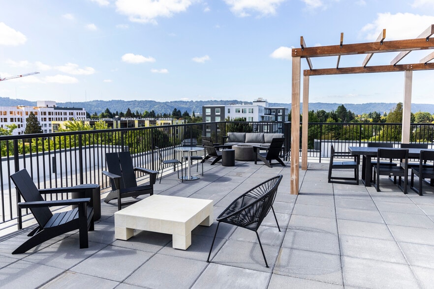 Building Photo - Shift