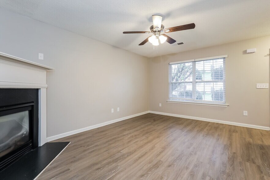 Building Photo - 348 Coral Cir
