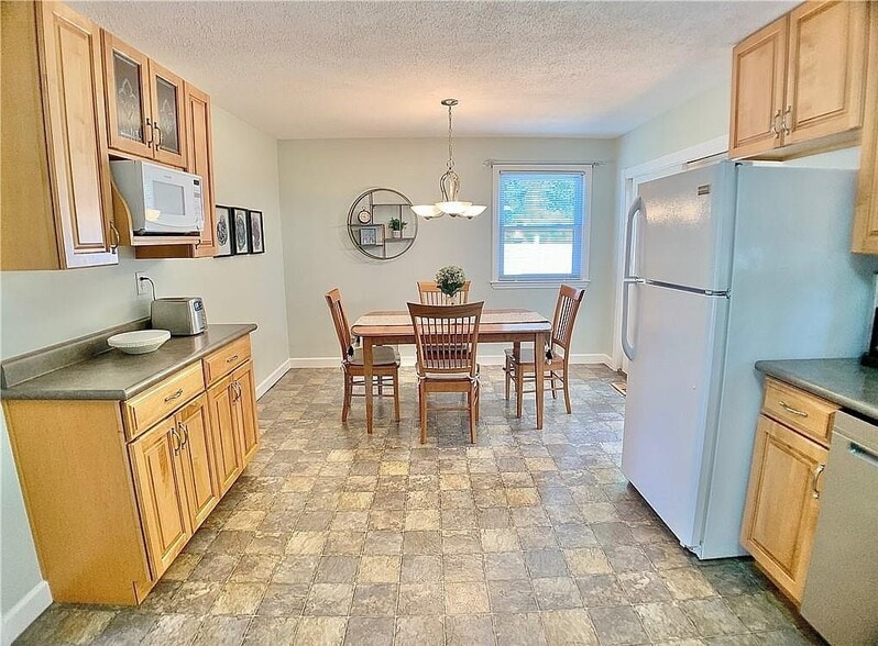 Building Photo - 60 Willow St