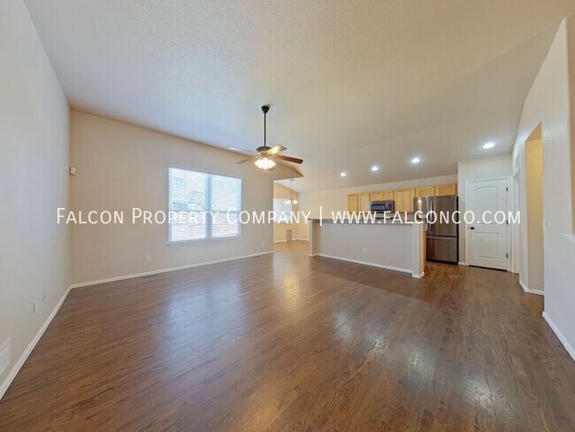 Building Photo - 6070 San Mateo Dr