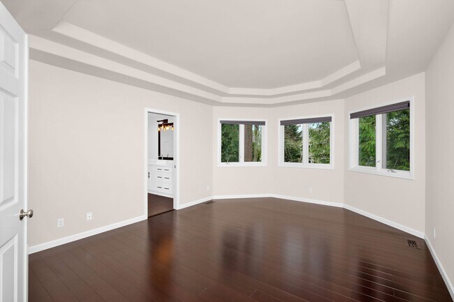 Building Photo - Large 4 Bedroom Home in Marymoor Hill