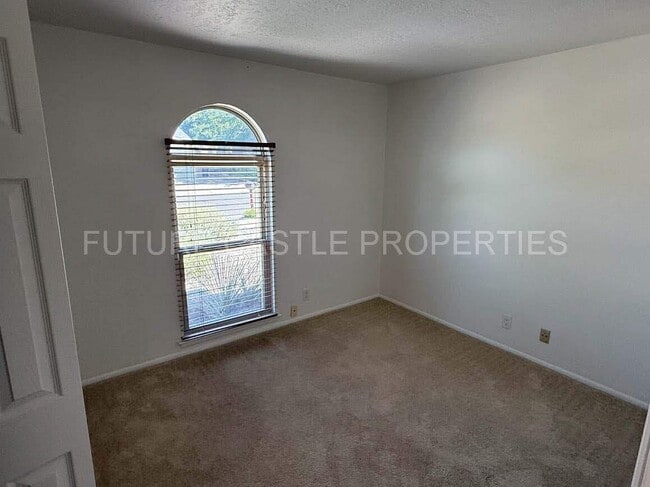 Building Photo - 11104 Hagen Rd NE