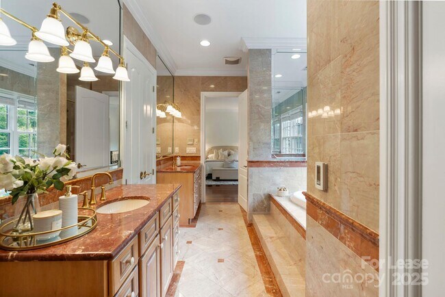 Building Photo - 2310 La Maison Dr