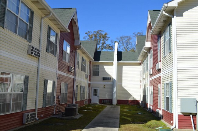 Building Photo - 39000 Henry Rd