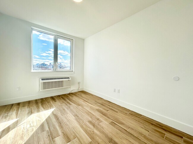 Building Photo - 217 W 123rd St