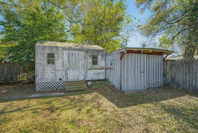 Building Photo - 5471 Buena Vista Ave
