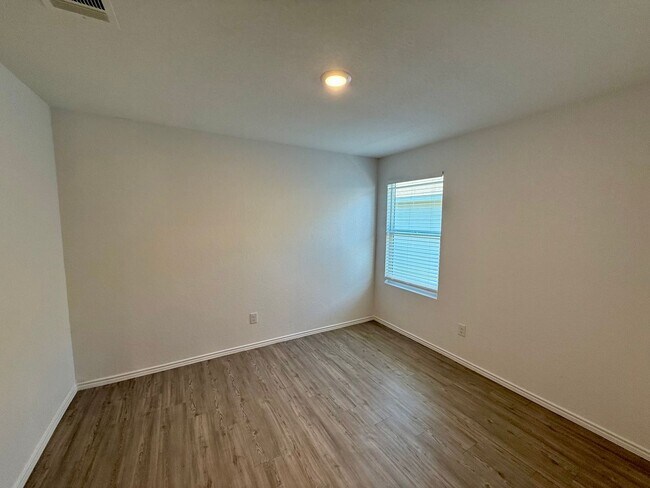 Building Photo - 10622 Erinita Way