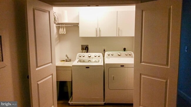 Building Photo - 308 Old Court House Rd NE