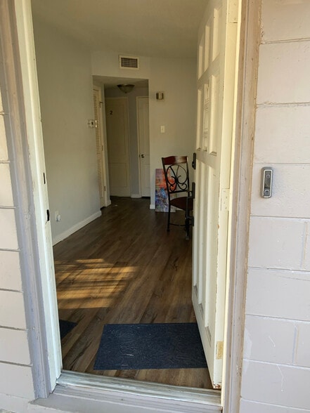 Building Photo - 10529 Keuka Dr