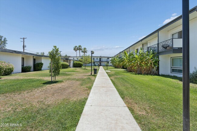 Building Photo - 3308 E Camelback Rd