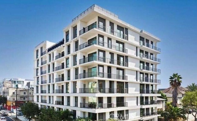 Building Photo - 904 S New Hampshire Ave