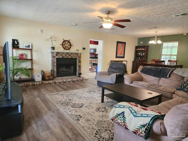 Building Photo - 4525 Baybrook Dr