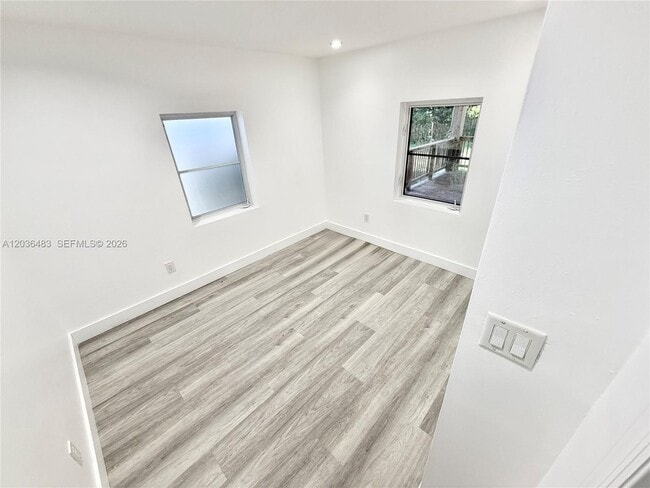 Building Photo - 1272 NE 145th St