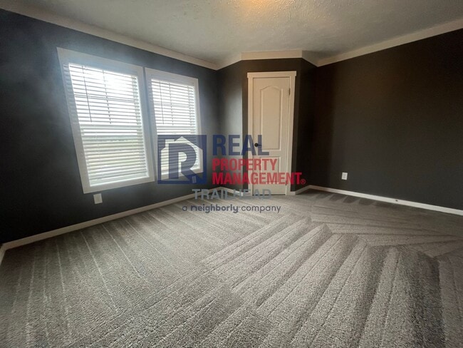 Building Photo - 3 Bed / 2 Bath Farmhouse Styled Home – Move In Ready