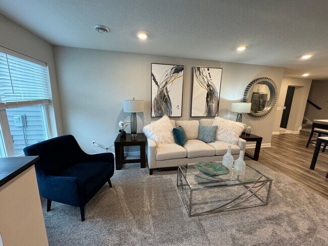 Building Photo - 3BD/ 3BA w/ Loft Townhome in Rosemount Available!