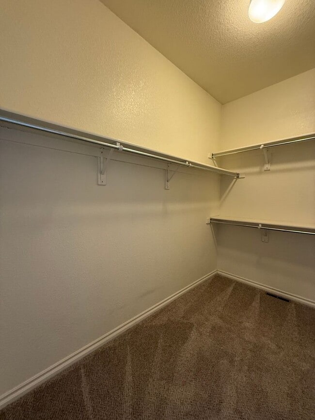 Building Photo - Bright and Modern 3-Bed, 2.5-Bath Townhous...