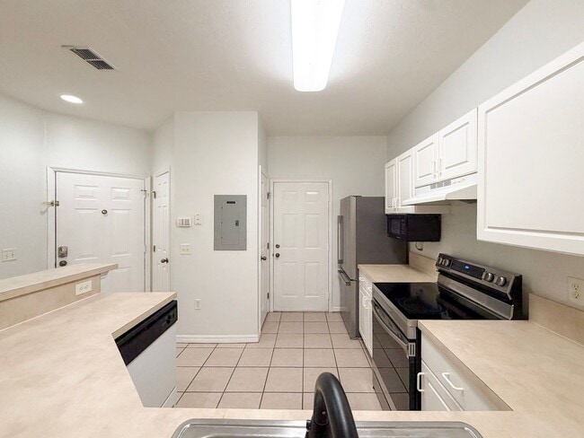 Building Photo - 2BR/2.5BA Condo in The Greens @ West End - available now!